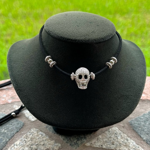 Shinny cz diamonds skull charm choker necklace on adjustable black suede cord - Picture 11 of 16